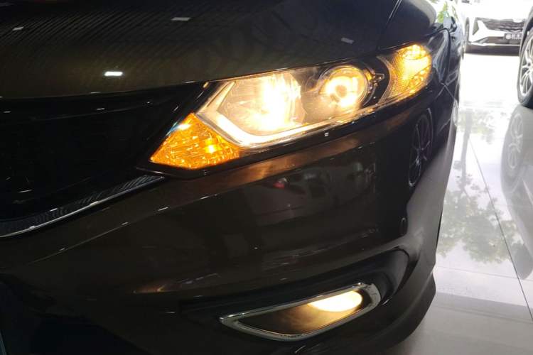 Used Honda Jade 2013 1.8L automatic Comfort version 5 seats Left Front Headlight