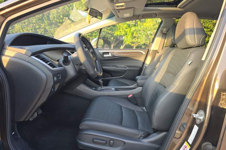 Used Honda Jade 2013 1.8L CVT Luxury Edition 5 seats Left Front Seat