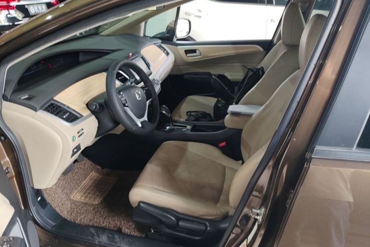 Used Honda Jade 2013 1.8L automatic Comfort version 5 seats Left Front Seat