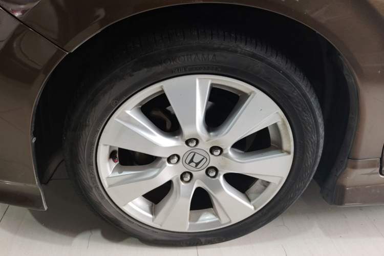 Used Honda Jade 2013 1.8L automatic Comfort version 5 seats Left Front Wheel Hub