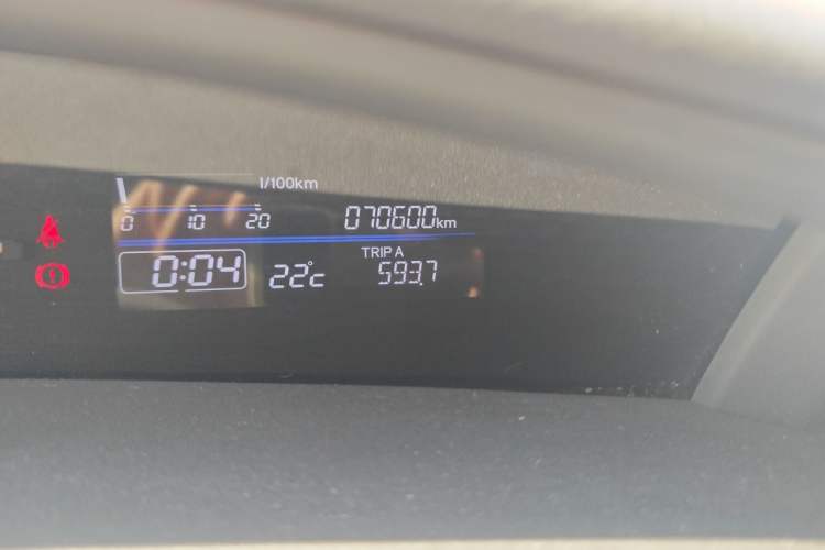 Used Honda Jade 2013 1.8L CVT Luxury Edition 5 seats Odometer Close Up
