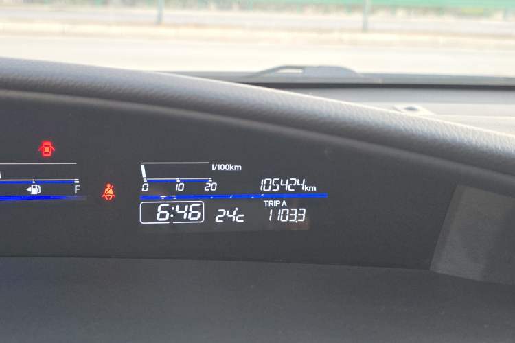 Used Honda Jade 2013 1.8L CVT Luxury Edition 5 seats Odometer Close Up