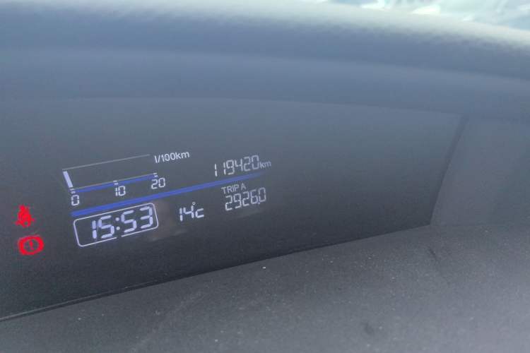 Used Honda Jade 2013 1.8L automatic Comfort version 5 seats Odometer Close Up