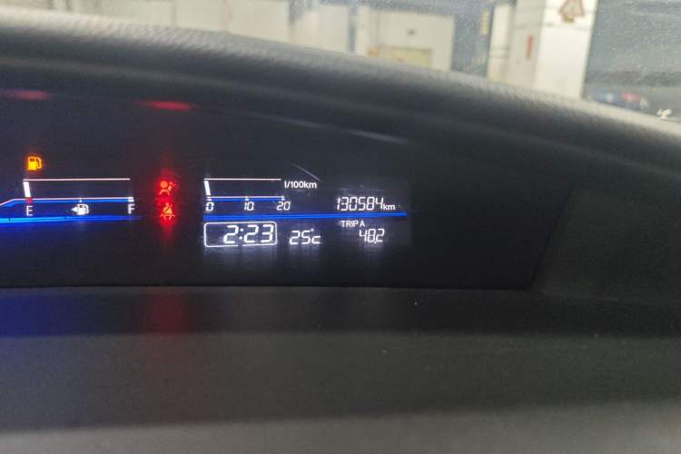 Used Honda Jade 2013 1.8L automatic Comfort version 5 seats Odometer Close Up