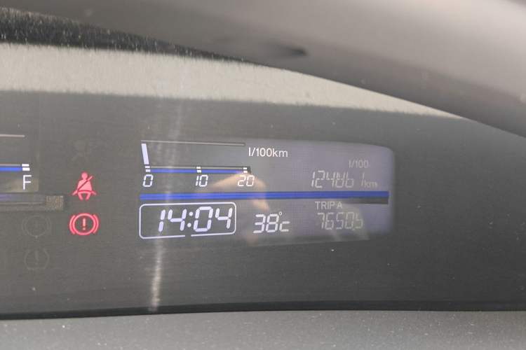 Used Honda Jade 2013 1.8L automatic Comfort version 5 seats Odometer Close Up