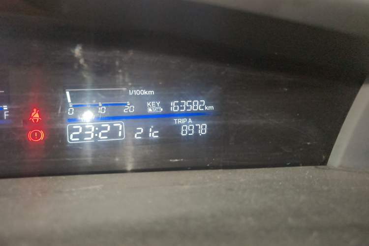 Used Honda Jade 2013 1.8L CVT Luxury Edition 5 seats Odometer Close Up