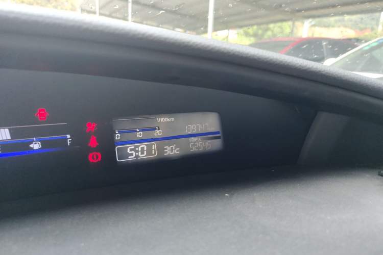 Used Honda Jade 2013 1.8L automatic Comfort version 5 seats Odometer Close Up