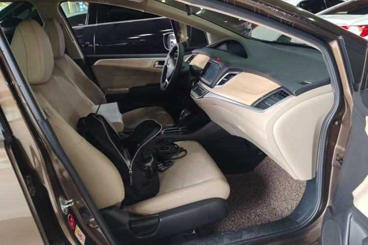 Used Honda Jade 2013 1.8L automatic Comfort version 5 seats Right Front Seat