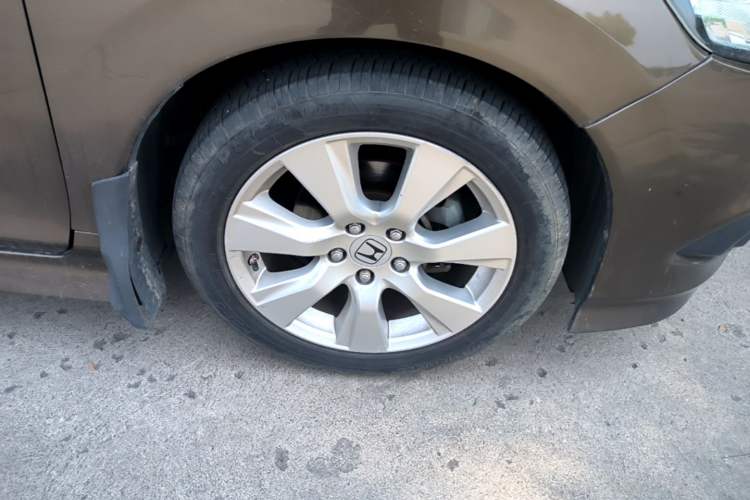 Used Honda Jade 2013 1.8L automatic Comfort version 5 seats Right Front Wheel Hub