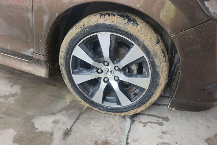 Used Honda Jade 2013 1.8L CVT Luxury Edition 5 seats Right Front Wheel Hub
