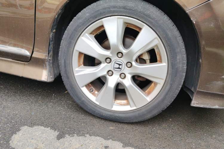 Used Honda Jade 2013 1.8L automatic Comfort version 5 seats Right Front Wheel Hub