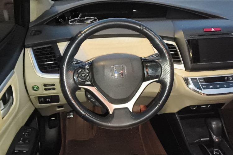 Used Honda Jade 2013 1.8L automatic Comfort version 5 seats Steering Wheel