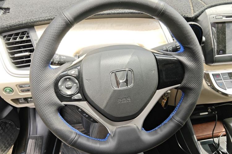 Used Honda Jade 2013 1.8L automatic Comfort version 5 seats Steering Wheel