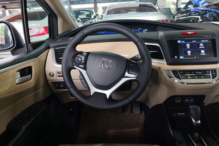 Used Honda Jade 2013 1.8L automatic Comfort version 5 seats Steering Wheel
