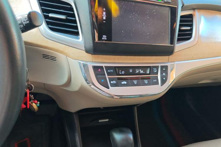 Used Honda Jade 2013 1.8L automatic Comfort version 5 seats Audio And AC Panel