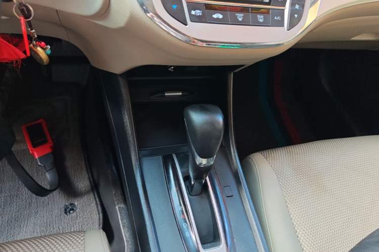 Used Honda Jade 2013 1.8L automatic Comfort version 5 seats Gear Lever