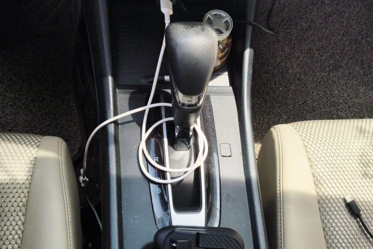 Used Honda Jade 2013 1.8L automatic Comfort version 5 seats Gear Lever