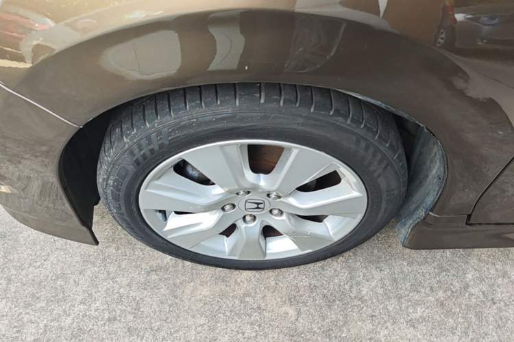 Used Honda Jade 2013 1.8L automatic Comfort version 5 seats Left Front Wheel Hub