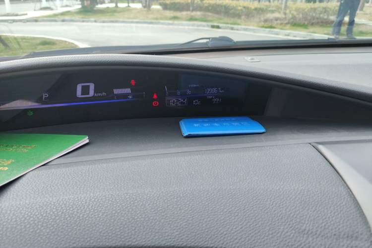 Used Honda Jade 2013 1.8L automatic Comfort version 5 seats Odometer Close Up