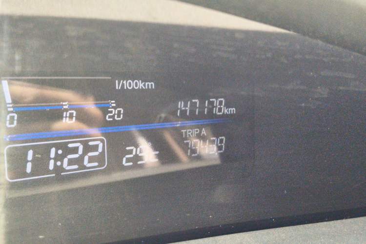 Used Honda Jade 2013 1.8L automatic Comfort version 5 seats Odometer Close Up