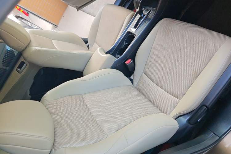 Used Honda Jade 2013 1.8L automatic Comfort version 5 seats Right Front Seat