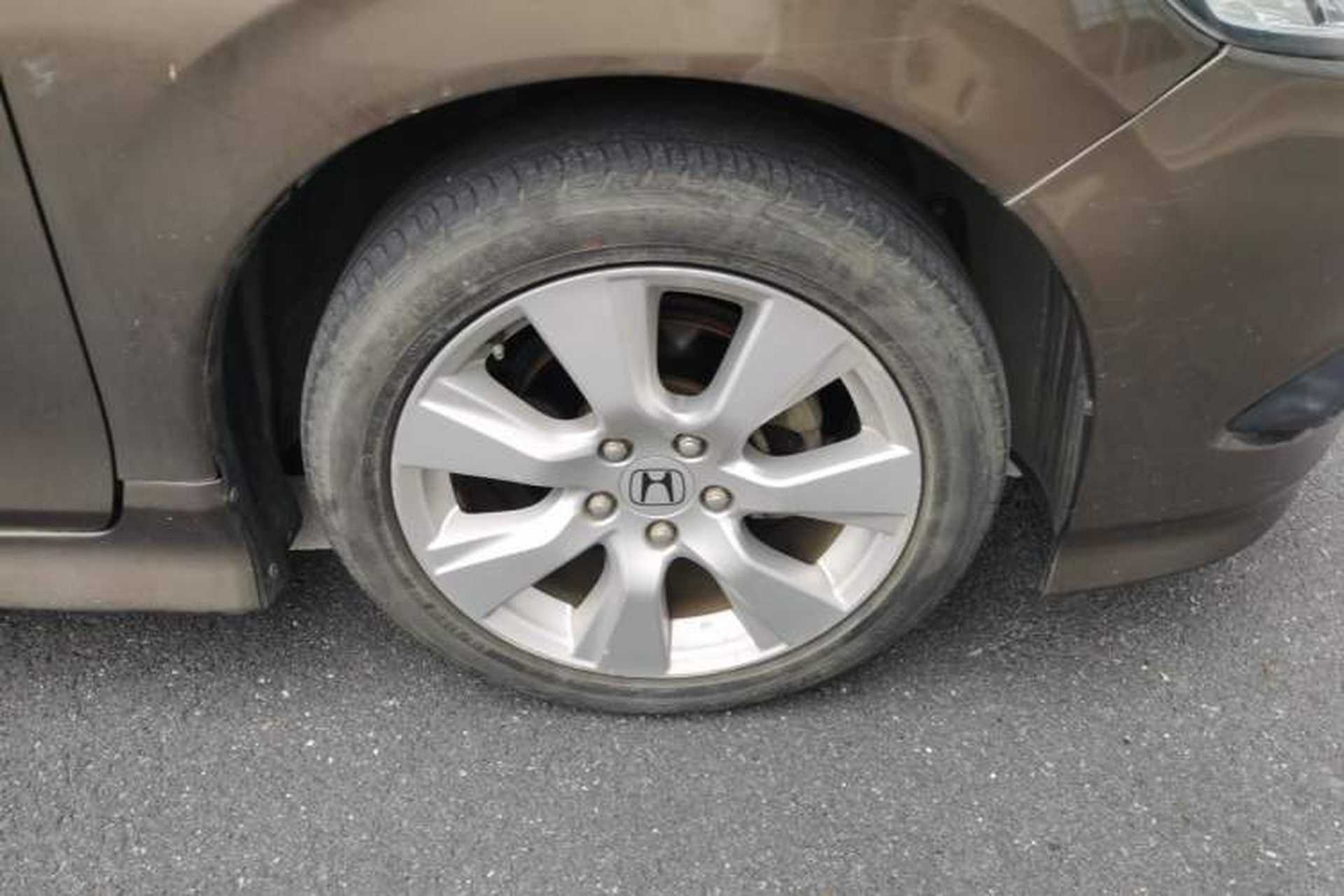 Used Honda Jade 2013 1.8L automatic Comfort version 5 seats Right Front Wheel Hub