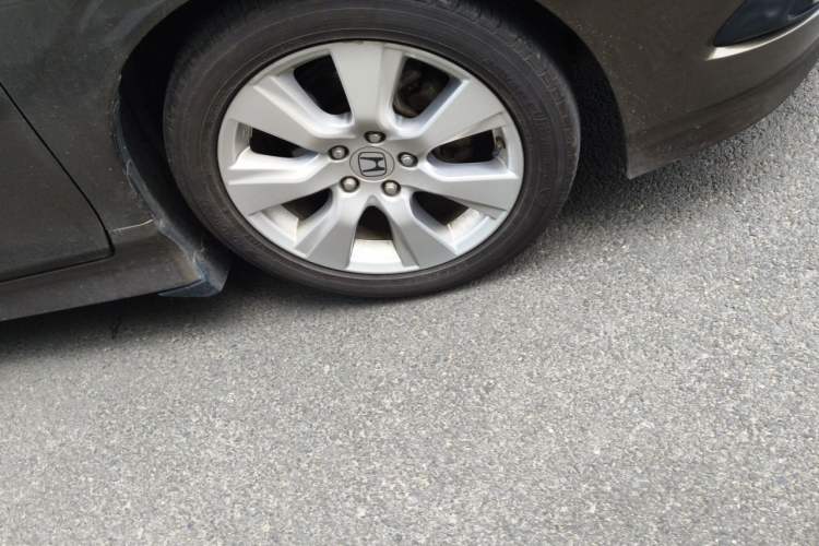 Used Honda Jade 2013 1.8L automatic Comfort version 5 seats Right Front Wheel Hub