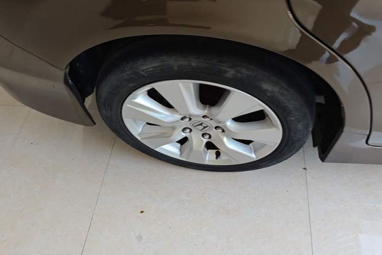 Used Honda Jade 2013 1.8L automatic Comfort version 5 seats Right Rear Wheel Hub