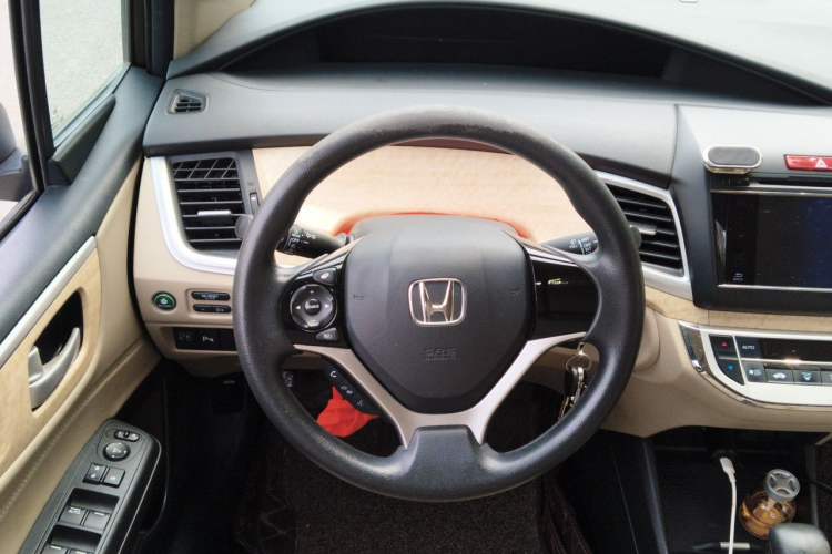 Used Honda Jade 2013 1.8L automatic Comfort version 5 seats Steering Wheel