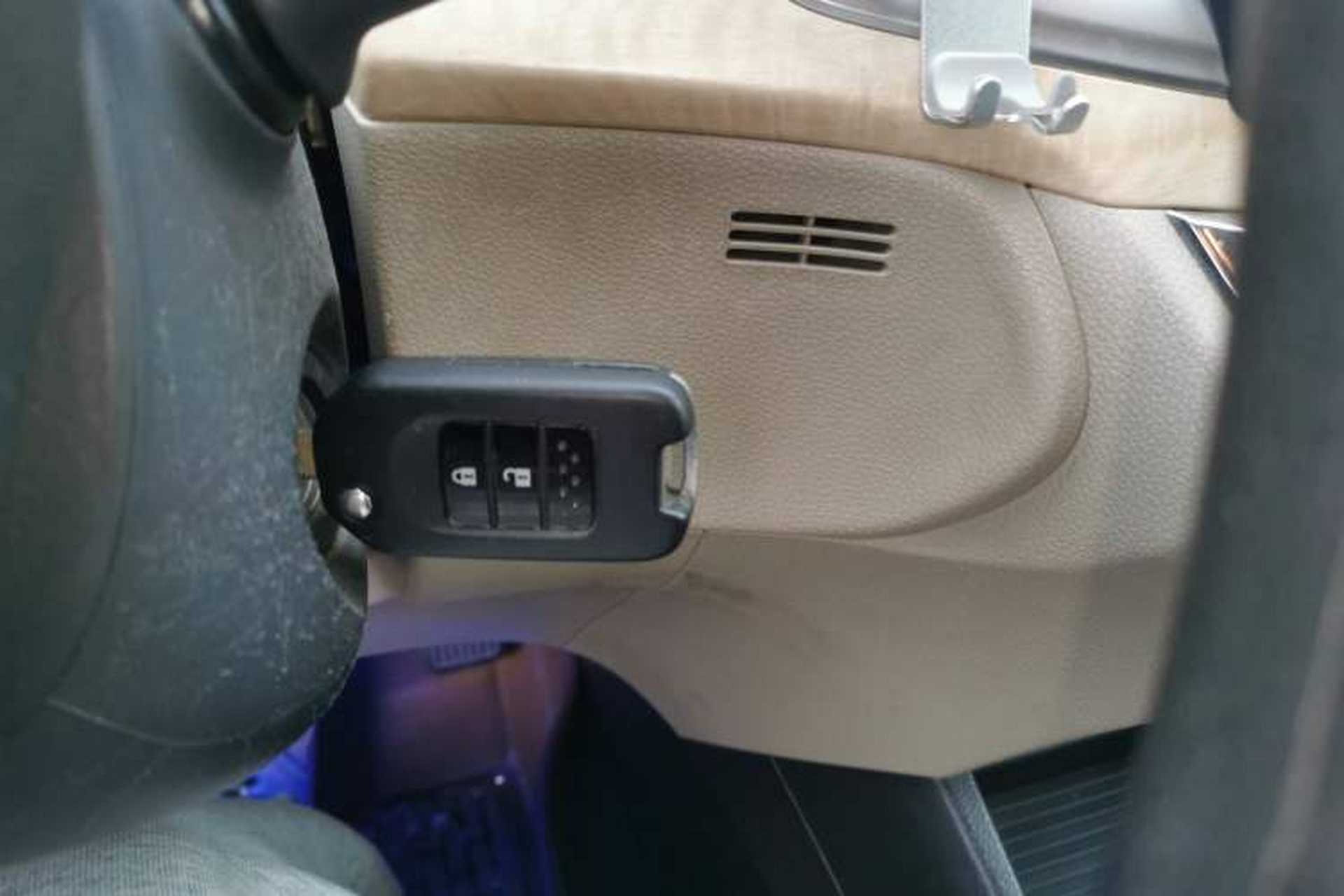 Used Honda Jade 2013 1.8L automatic Comfort version 5 seats Vehicle Key