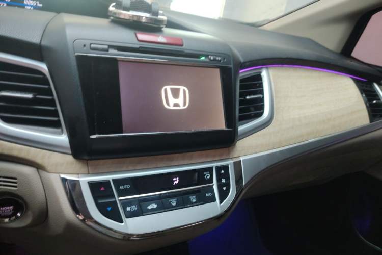 Used Honda Jade 2013 1.8L CVT Luxury Edition 5 seats Audio And AC Panel