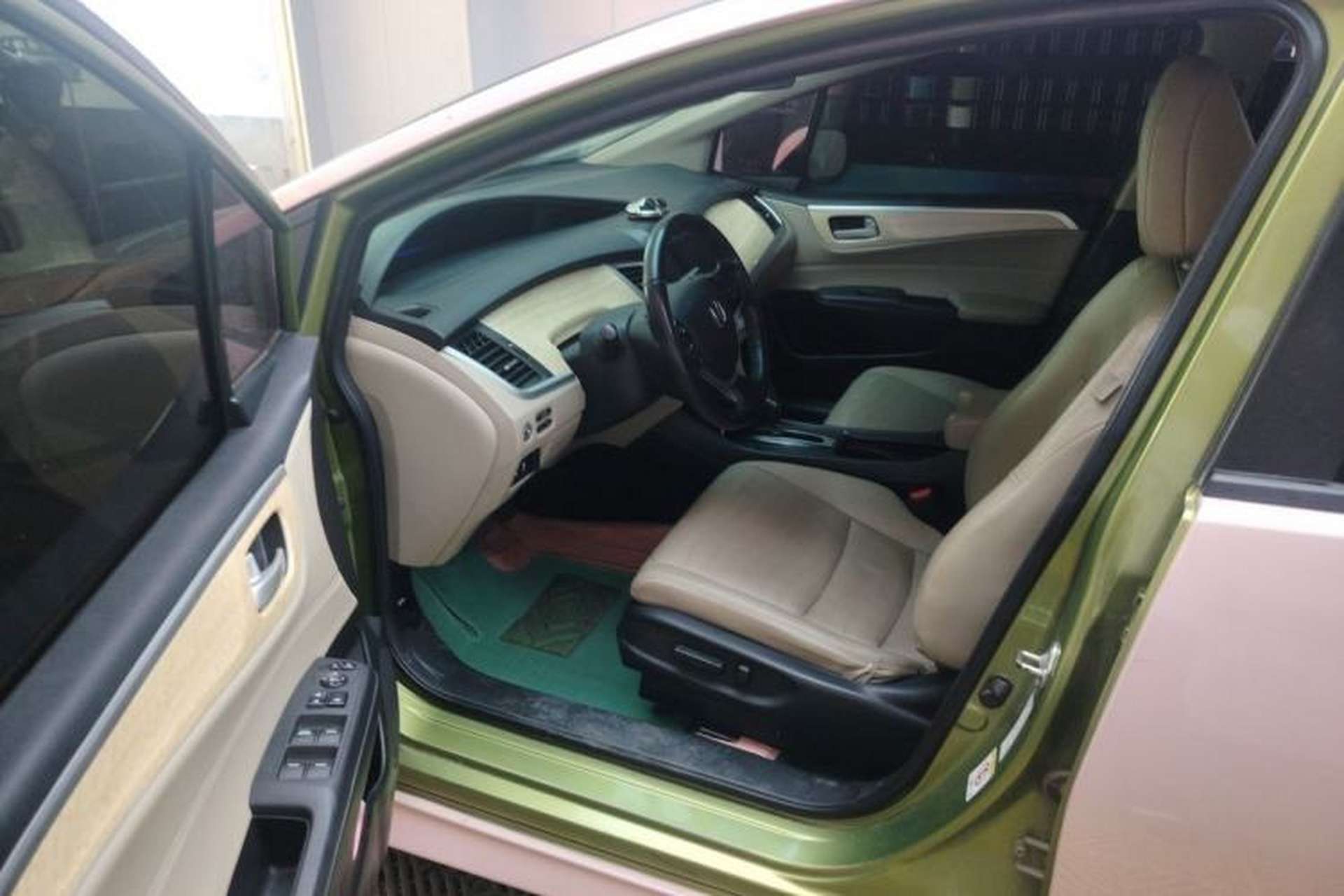 Used Honda Jade 2013 1.8L CVT Luxury Edition 5 seats Driver Seat
