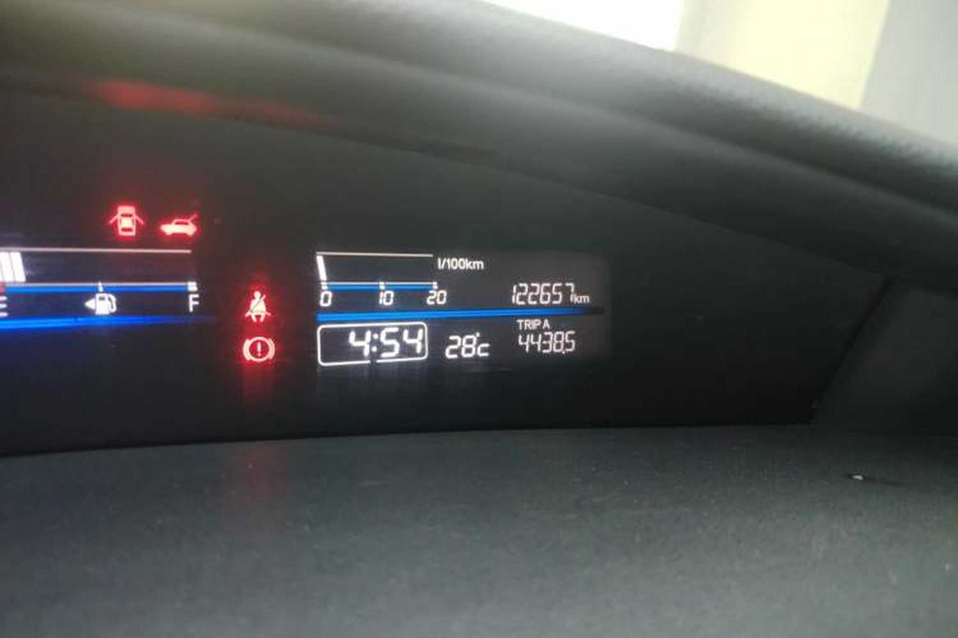 Used Honda Jade 2013 1.8L CVT Luxury Edition 5 seats Odometer Close Up