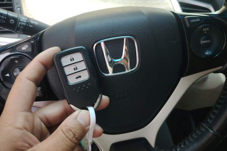 Used Honda Jade 2013 1.8L CVT Luxury Edition 5 seats Vehicle Key