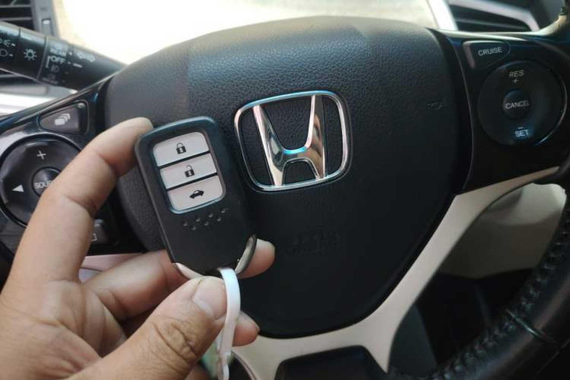 Used Honda Jade 2013 1.8L CVT Luxury Edition 5 seats Vehicle Key