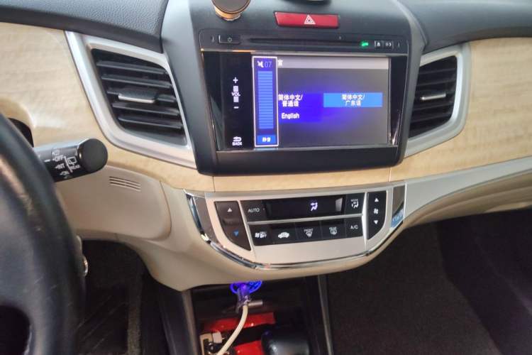 Used Honda Jade 2013 1.8L automatic Comfort version 5 seats Audio And AC Panel