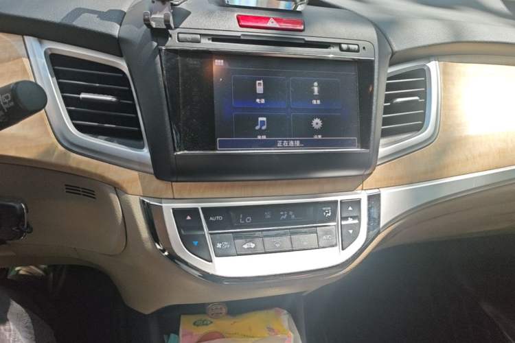 Used Honda Jade 2013 1.8L automatic Comfort version 6 seats Audio And AC Panel
