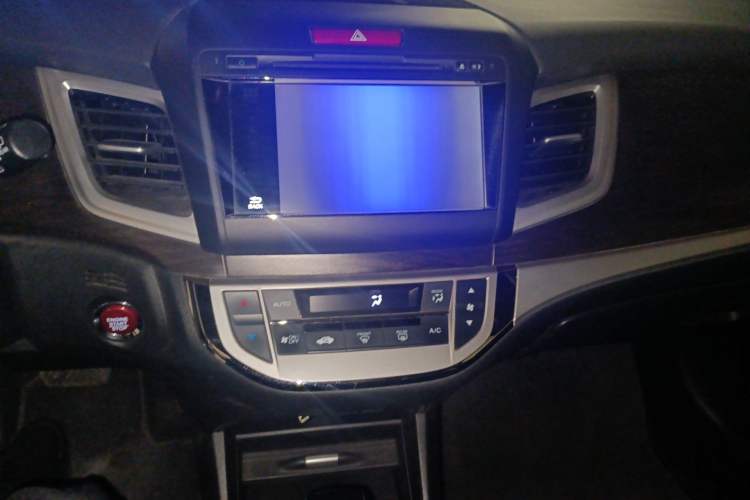 Used Honda Jade 2013 1.8L CVT Luxury Edition 5 seats Audio And AC Panel