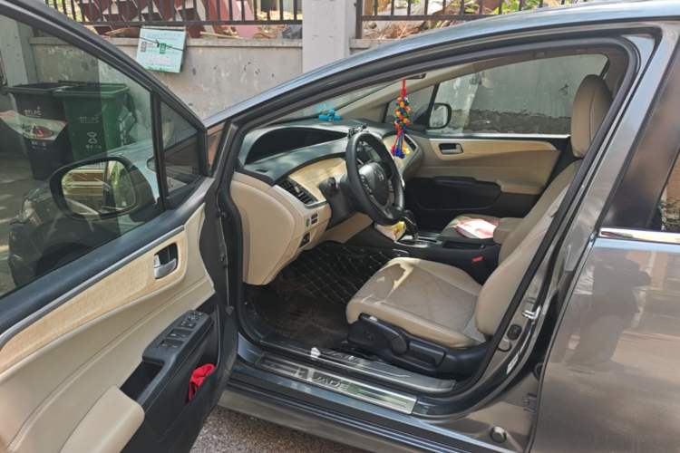 Used Honda Jade 2013 1.8L automatic Comfort version 6 seats Driver Seat