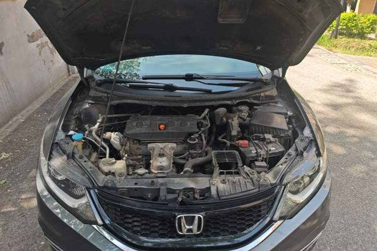 Used Honda Jade 2013 1.8L automatic Comfort version 6 seats Engine Bay