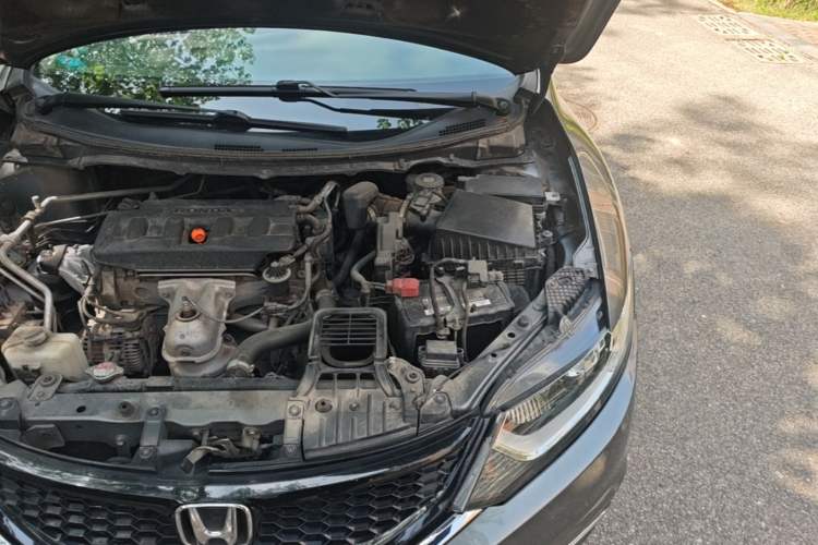 Used Honda Jade 2013 1.8L automatic Comfort version 6 seats Engine Bay Left