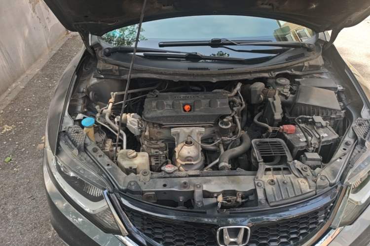 Used Honda Jade 2013 1.8L automatic Comfort version 6 seats Engine Bay Right