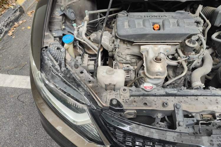 Used Honda Jade 2013 1.8L automatic Comfort version 5 seats Engine Bay Right