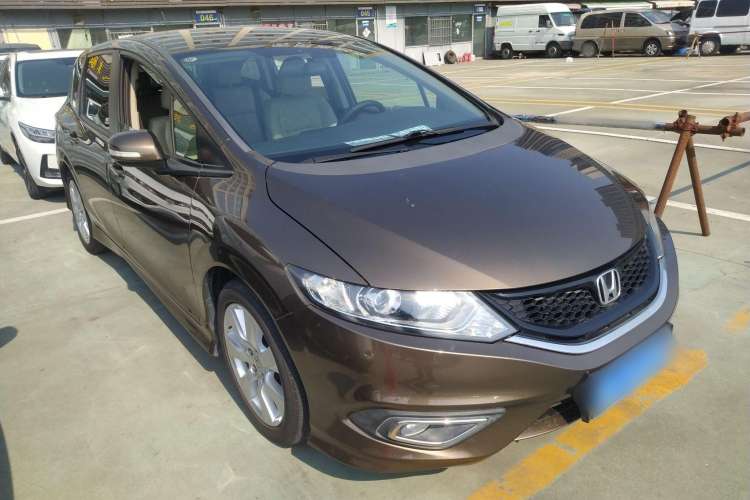 Used Honda Jade 2013 1.8L automatic Comfort version 5 seats Exterior 2