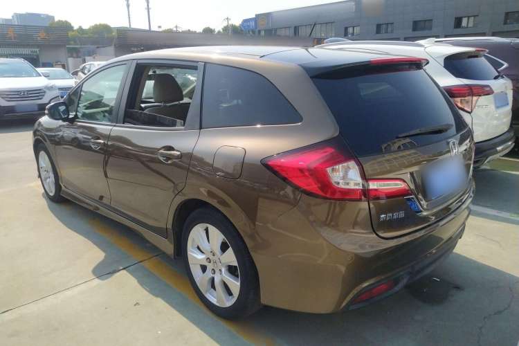 Used Honda Jade 2013 1.8L automatic Comfort version 5 seats Exterior 3
