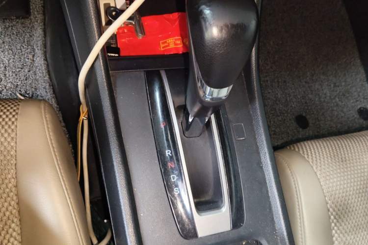 Used Honda Jade 2013 1.8L automatic Comfort version 5 seats Gear Lever