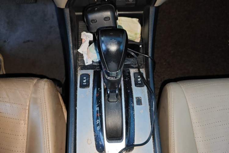 Used Honda Jade 2013 1.8L CVT Luxury Edition 5 seats Gear Lever
