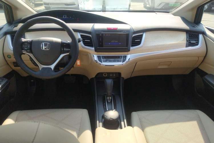 Used Honda Jade 2013 1.8L automatic Comfort version 5 seats Interior 1