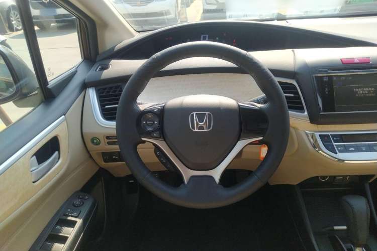 Used Honda Jade 2013 1.8L automatic Comfort version 5 seats Interior 2
