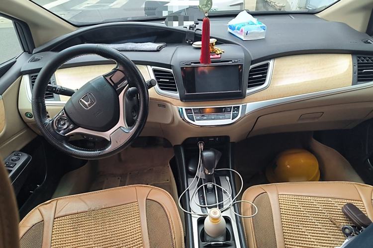 Used Honda Jade 2013 1.8L automatic Comfort version 5 seats Interior 2